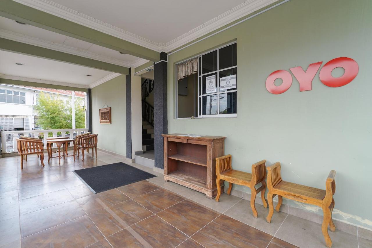 Oyo 90451 Bangi Moya Guesthouse Exterior foto